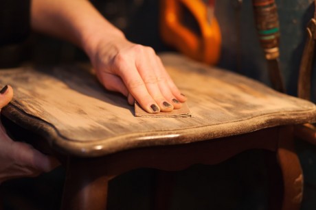 Comment restaurer facilement un meuble en bois ?